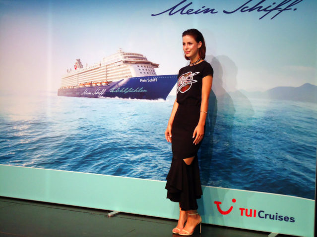 Lena Meyer Landrut Tauft Die Mein Schiff 5 Per Laserstrahl