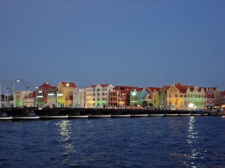 Willemstad auf Curacao am Abend