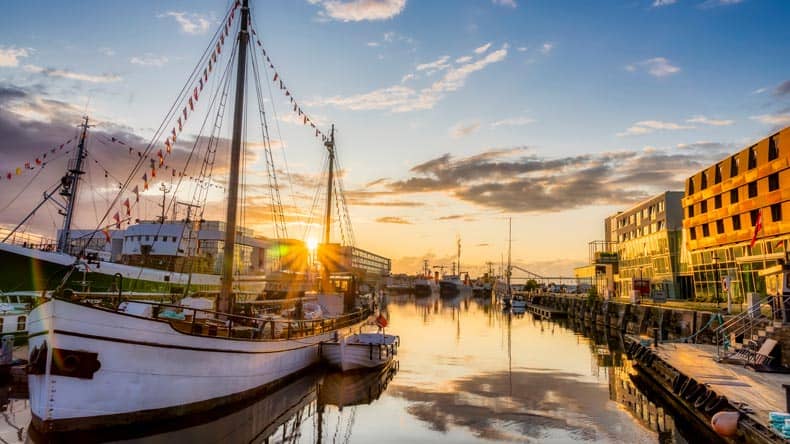 Fischerreihafen in der Abendsonne in Bremerhaven