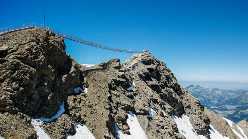 Blick auf die Hängebrücke Peak Walk by Tissot, Gstaat, Schweiz