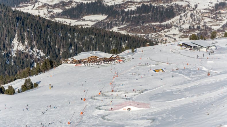 Blick auf die Zirbenhütte im Skigebiet Serfaus-Fiss-Ladis, Österreich