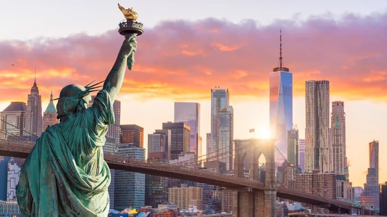 Blick auf New York mit der Freiheitsstatue