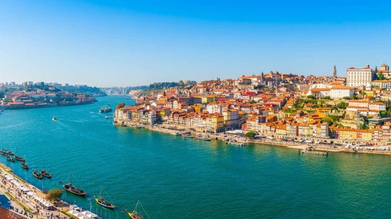 Blick auf die Stadt Porto und den Douro Fluss, Portugal