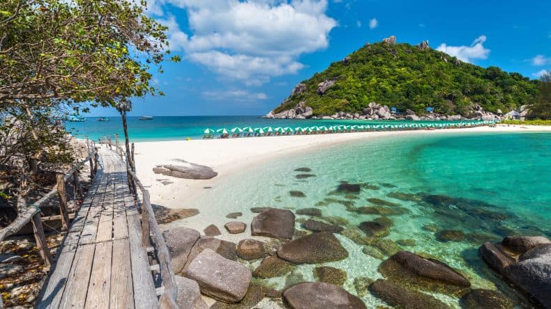 Blick auf die Insel und den Strand von Koh Nang Yuan, Thailand