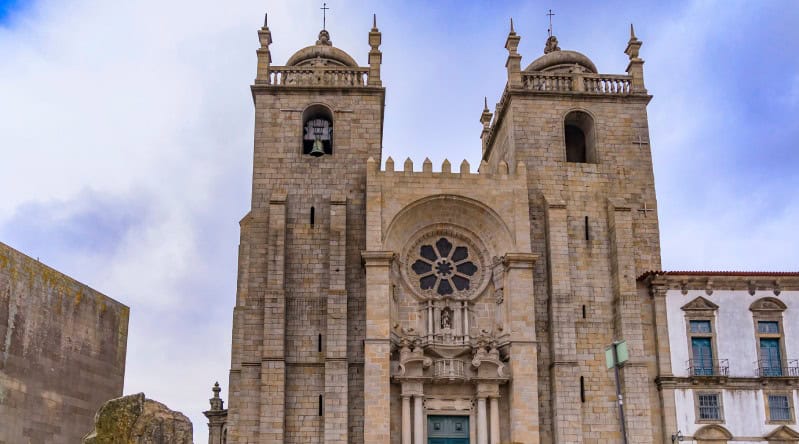 Blick auf die Kathedrale von Porto, Portugal